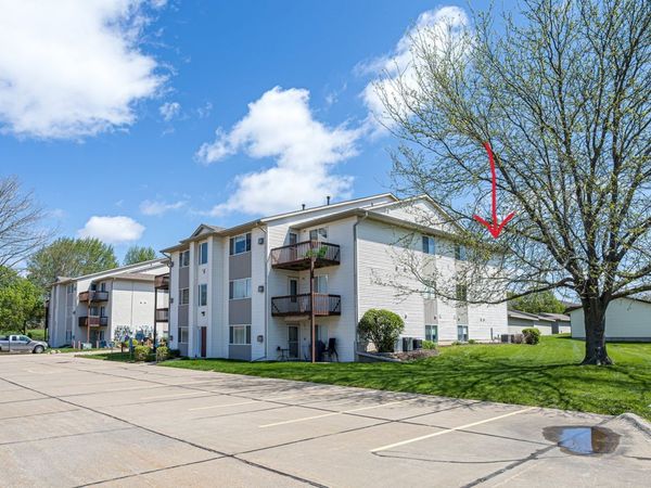 4186 Fairview Drive, Unit 9, Bettendorf, IA 52722