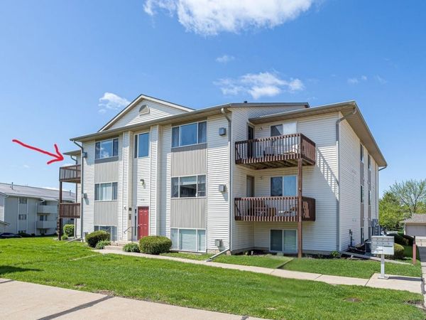 4186 Fairview Drive, Unit 9, Bettendorf, IA 52722