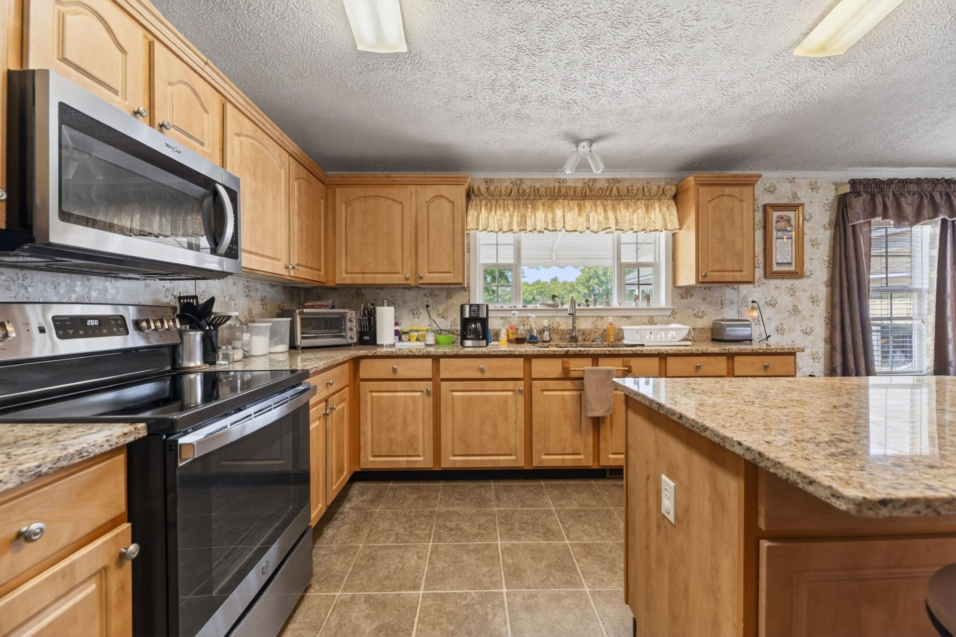 132 Avalon Court Photo 16