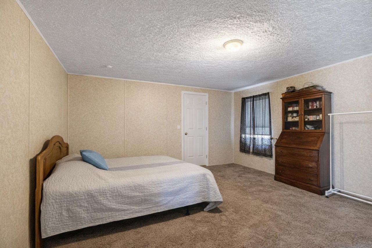 132 Avalon Court Photo 24