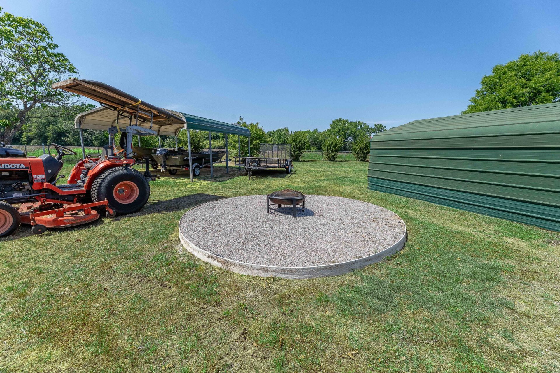 132 Avalon Court Photo 30