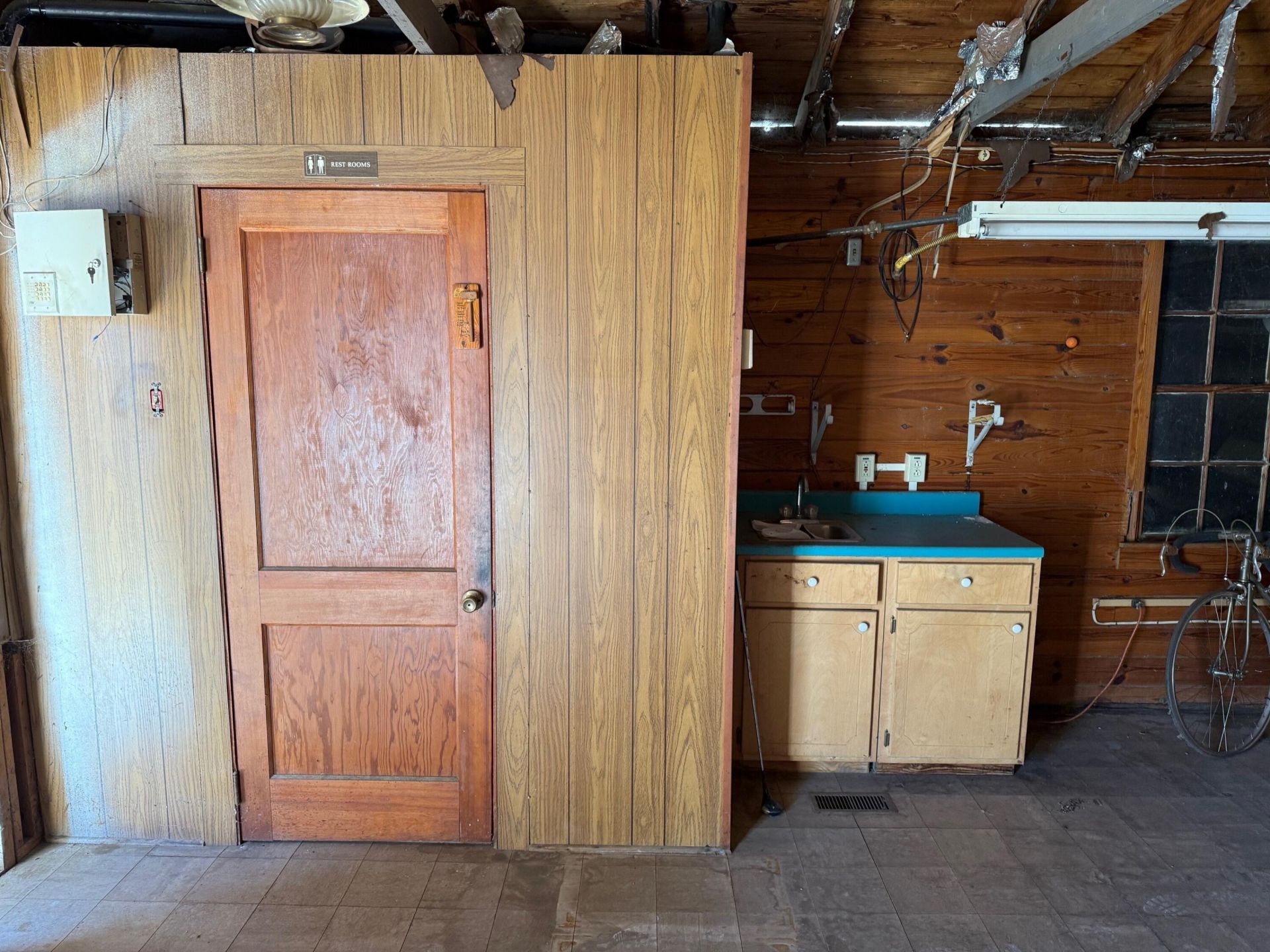 692 Murray Street Photo 8