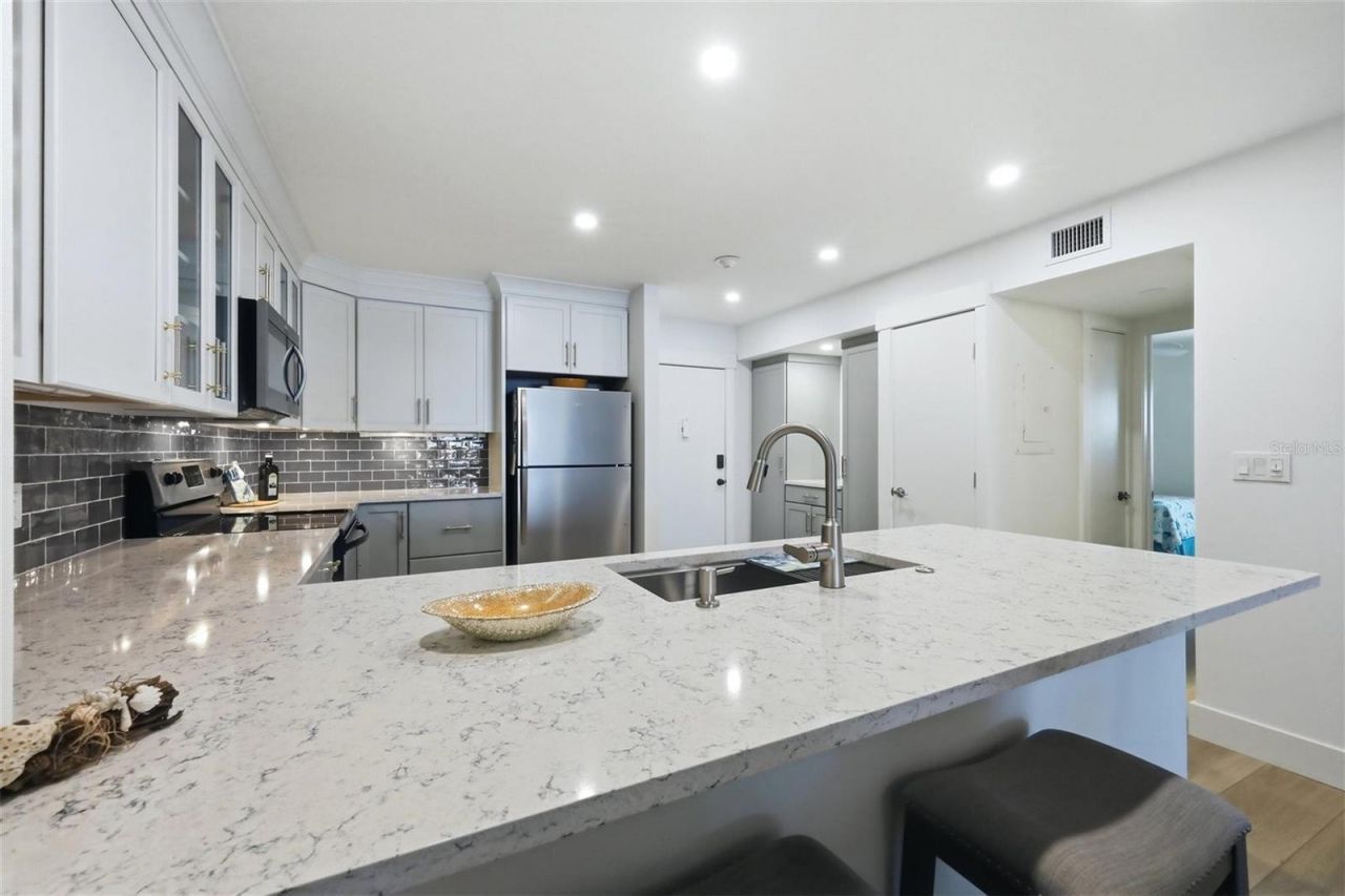 2100 Benjamin Franklin Drive, Unit 205, Sarasota, FL 34236 Photo