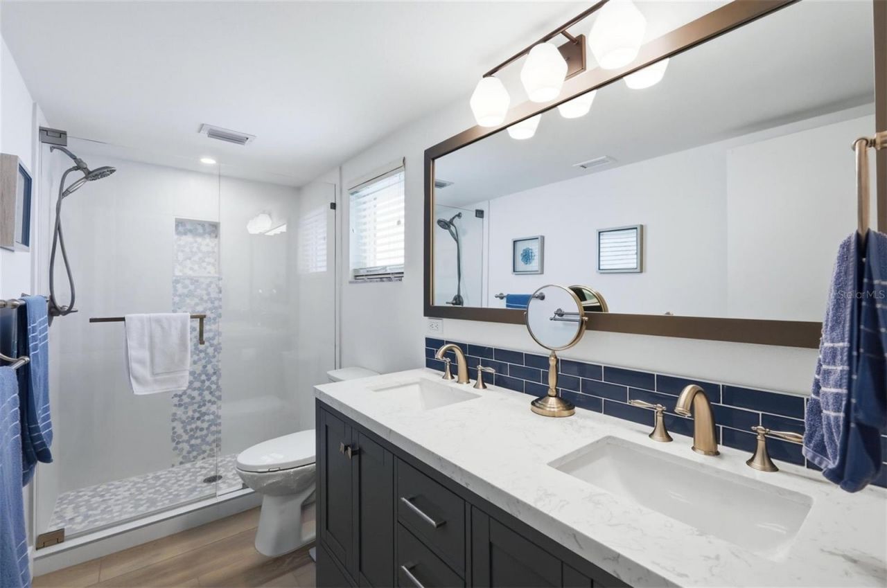 2100 Benjamin Franklin Drive, Unit 205, Sarasota, FL 34236 Photo