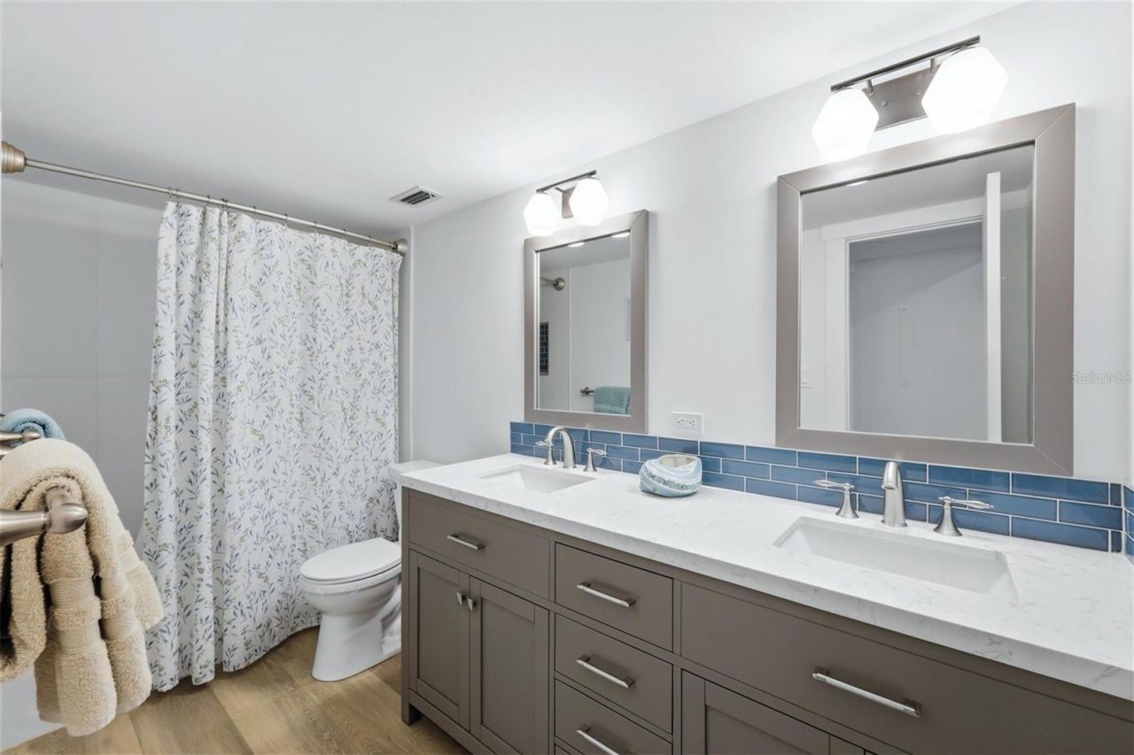 2100 Benjamin Franklin Drive, Unit 205, Sarasota, FL 34236 Photo