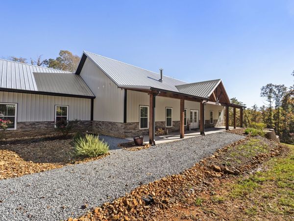 594 Highway 100 , Centerville, TN 37033