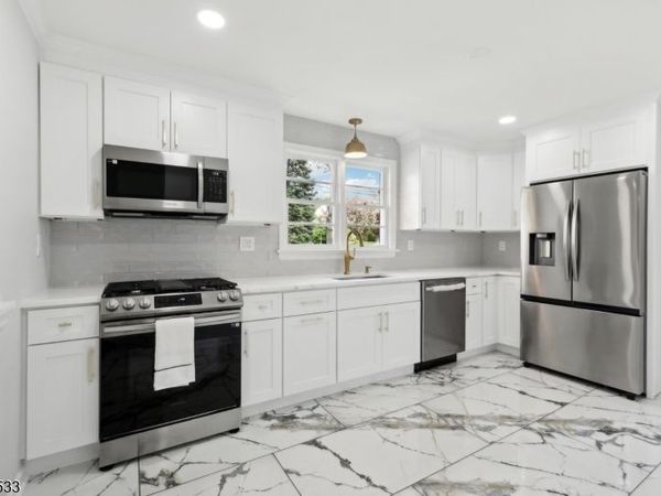 8 Oak St, Netcong, NJ 07857