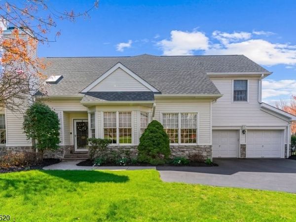 1 Westgate Dr, Clinton, NJ 08801