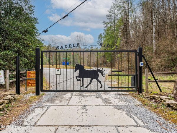 1820 Oakwood Rd, Walland, TN 37886