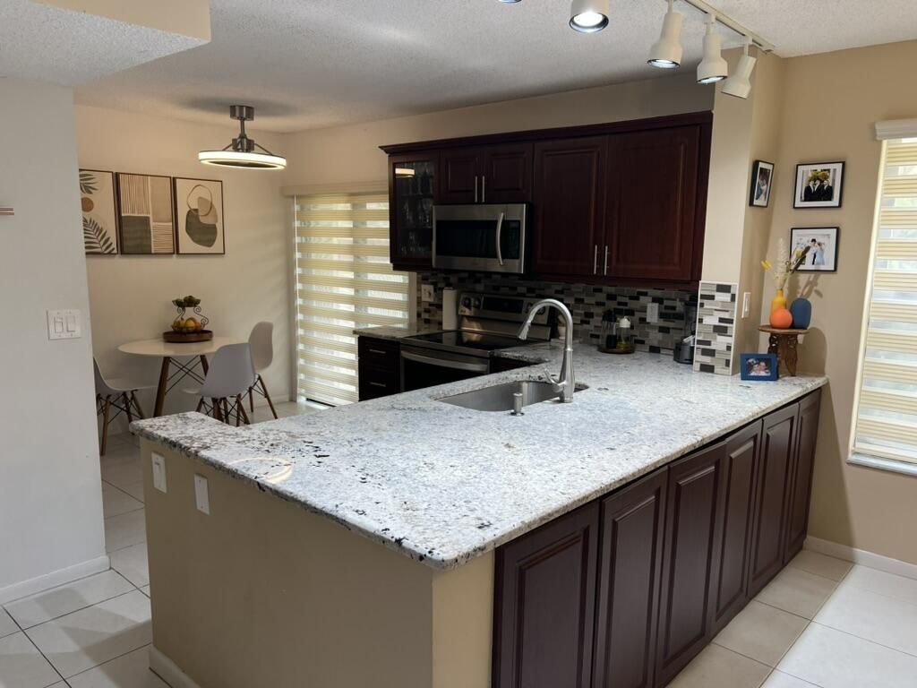 10447 S Circle Lake Drive, Unit 101, Boynton Beach, FL 33437 Photo