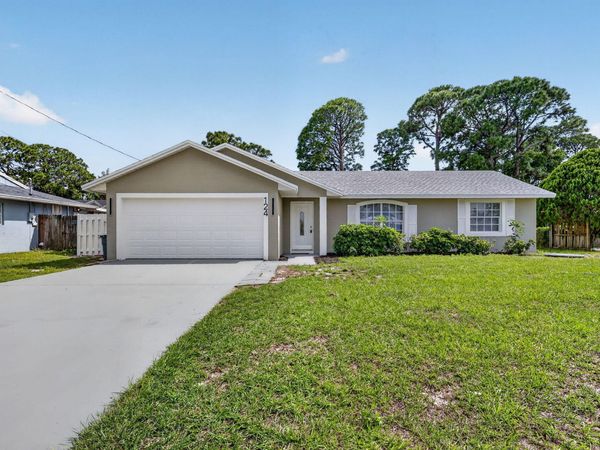 124 SE Eyerly Avenue, Port St. Lucie, FL 34983
