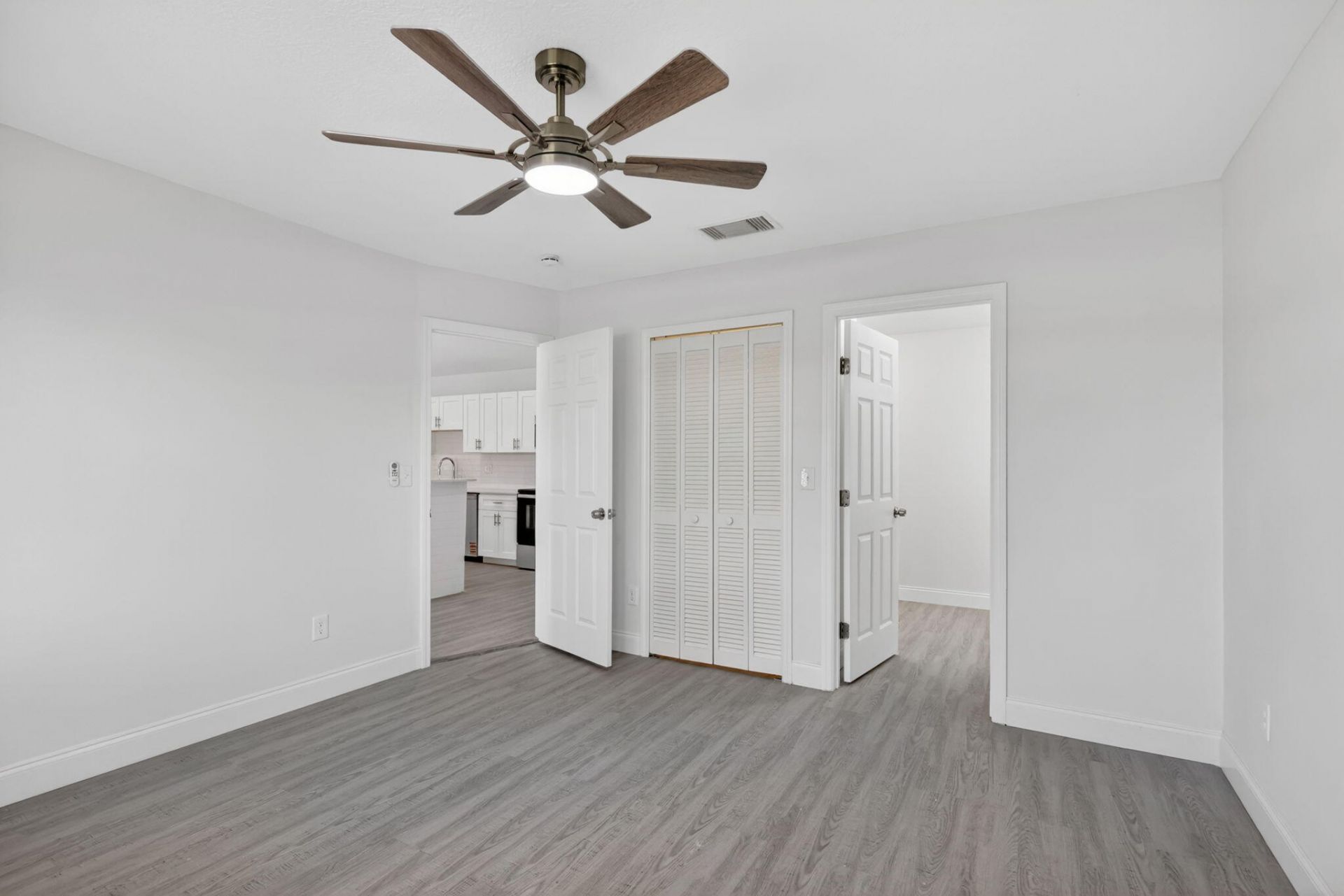 124 SE Eyerly Avenue, Port Saint Lucie, FL 34983 Photo