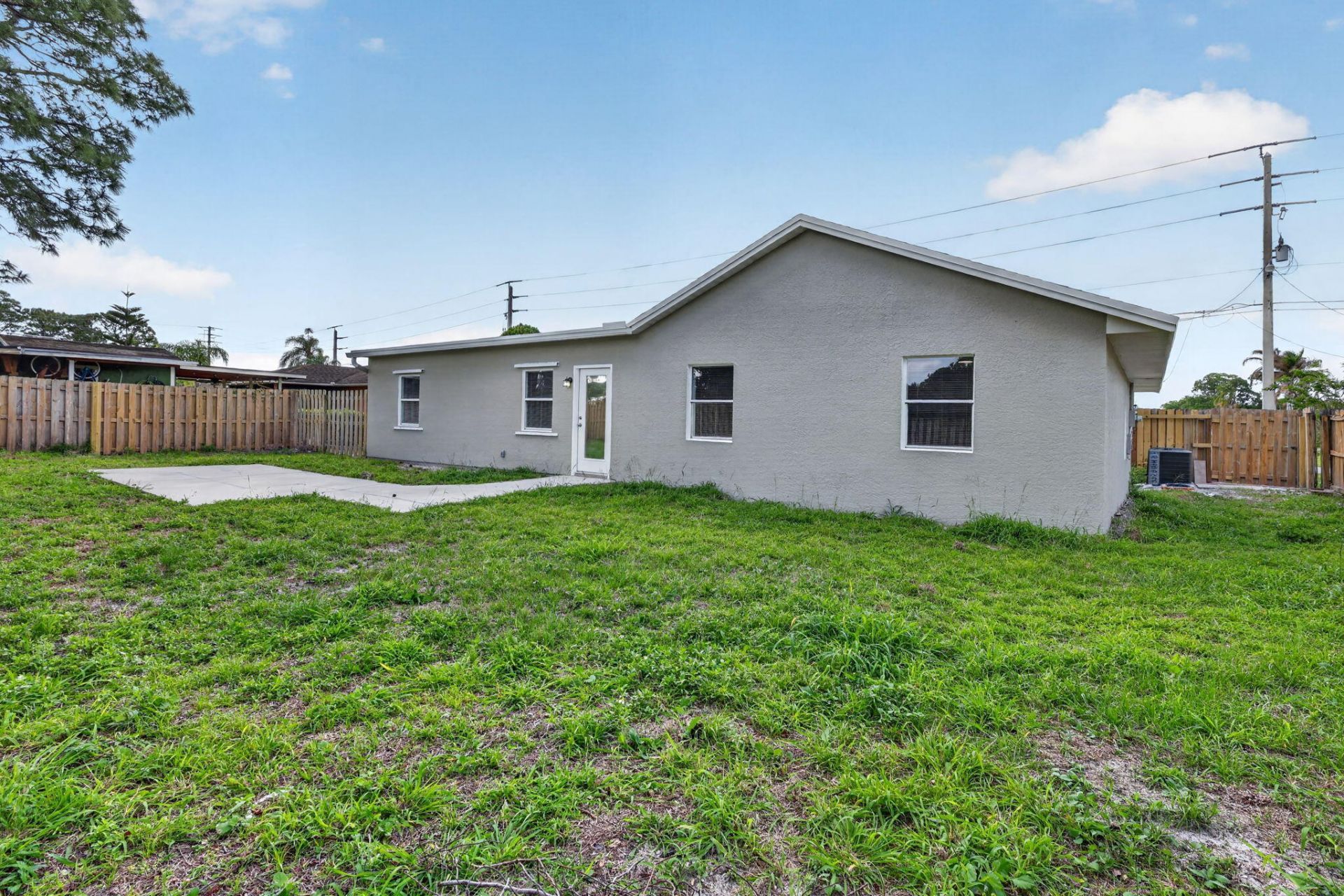 124 SE Eyerly Avenue, Port Saint Lucie, FL 34983 Photo