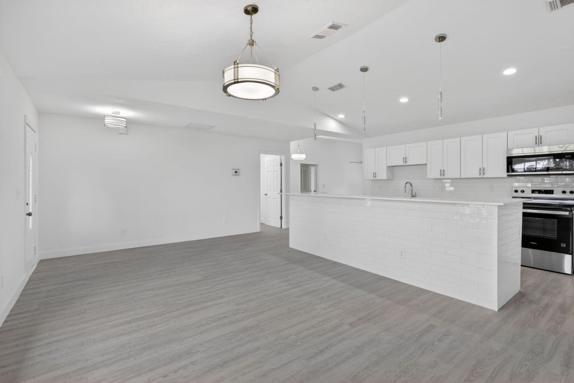 124 SE Eyerly Avenue, Port Saint Lucie, FL 34983 Photo