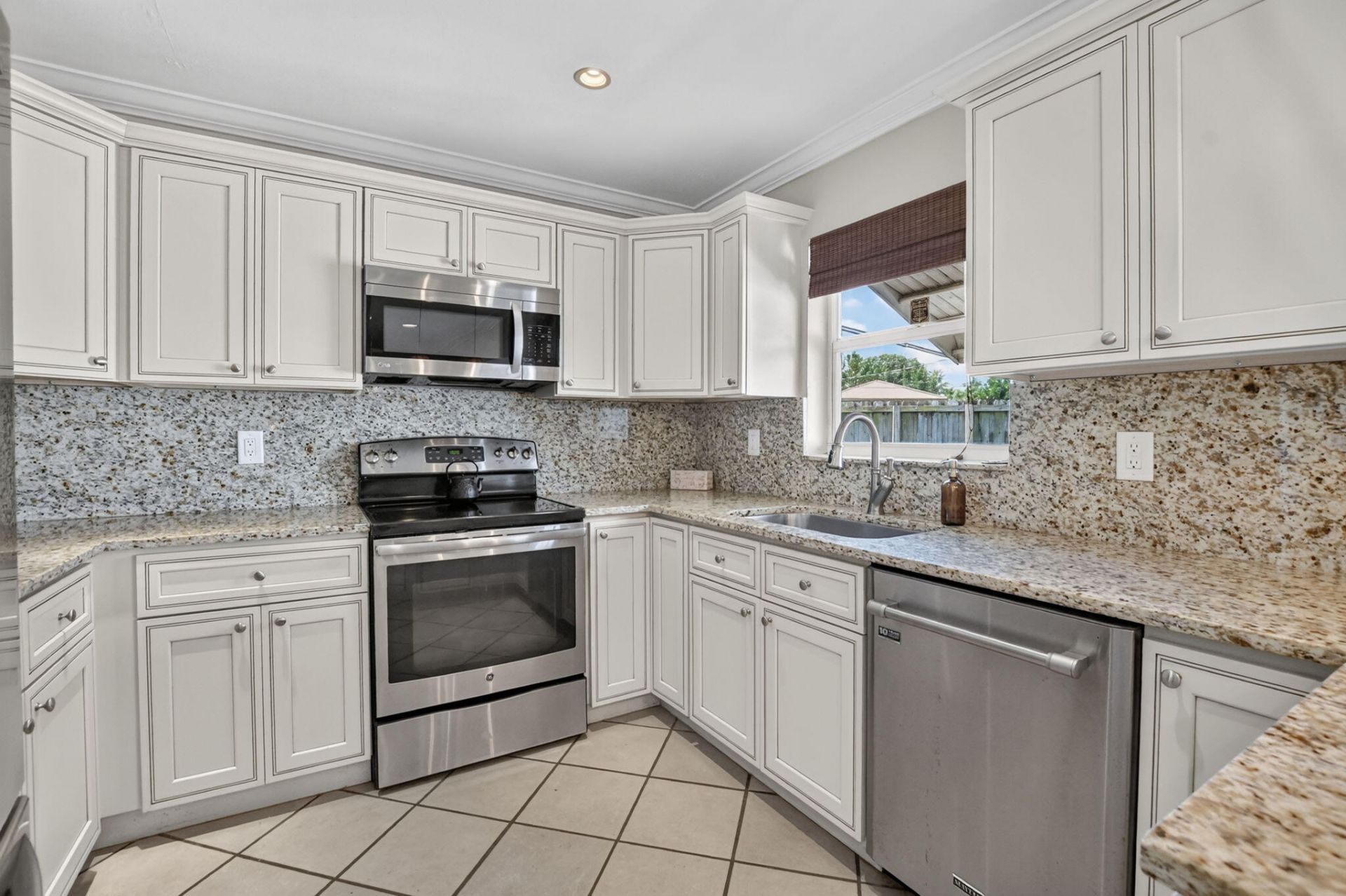 301 SE 8th Avenue, Deerfield Beach, FL 33441 Photo