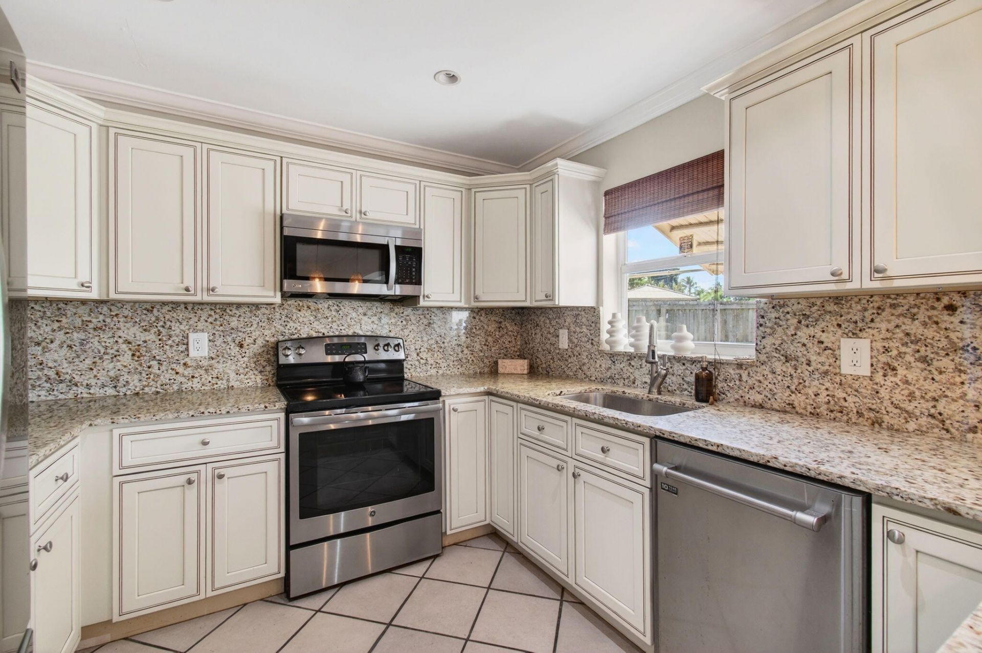 301 SE 8th Avenue, Deerfield Beach, FL 33441 Photo