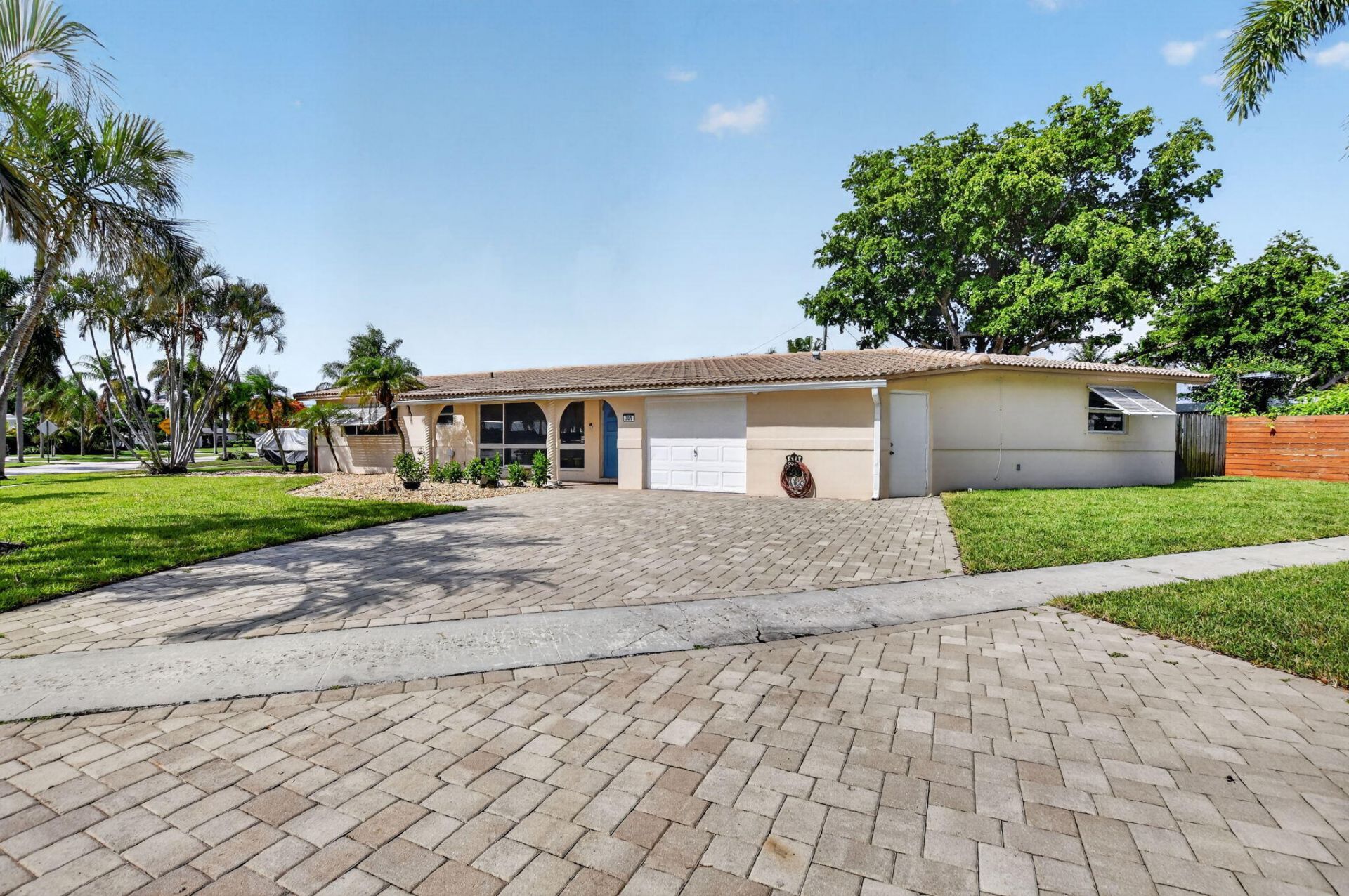 301 SE 8th Avenue, Deerfield Beach, FL 33441 Photo