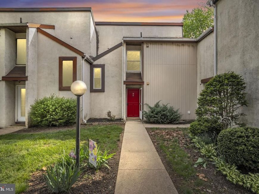 14 Ramsgate Court, Unit 14, York, PA 17404 Main Photo