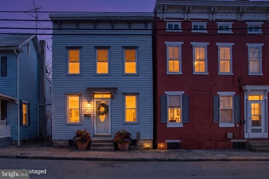 19 W HARRISBURG STREET , DILLSBURG, PA 17019