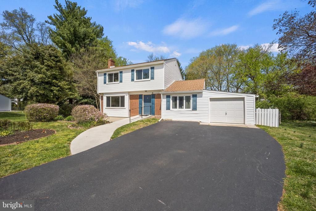 8 LOCUST DRIVE , MALVERN, PA 19355