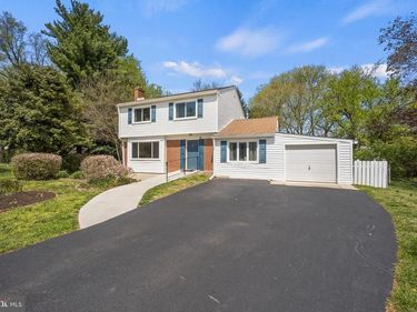 8 LOCUST DRIVE, MALVERN, PA 19355