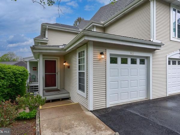 903 COUNTRY PLACE DRIVE, LANCASTER, PA 17601