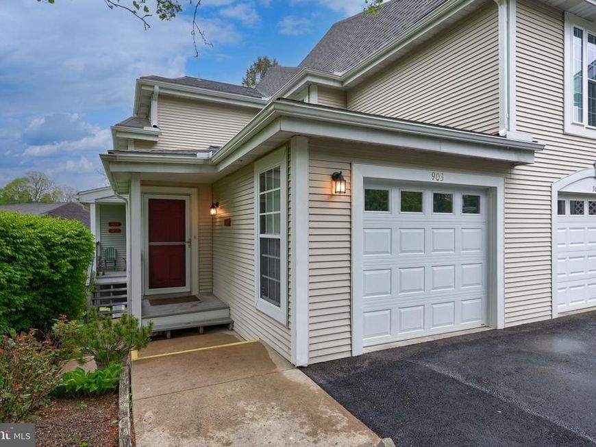 903 Country Place Drive, Lancaster, PA 17601 Main Photo