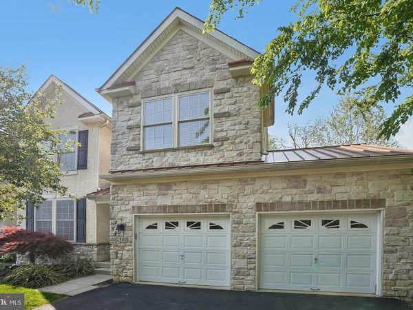 310 BAREFIELD LANE, CONSHOHOCKEN, PA 19428