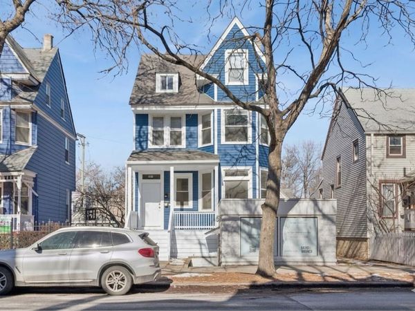 2144 W Montrose Avenue, Unit 2, Chicago, IL 60618