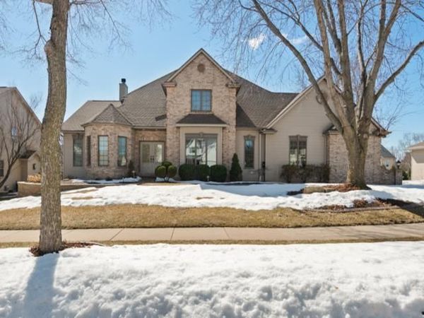 617 E APPLE CREEK ROAD, Appleton, WI 54913