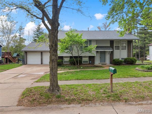 1627 Prestonpark Lane, St Louis, MO 63146