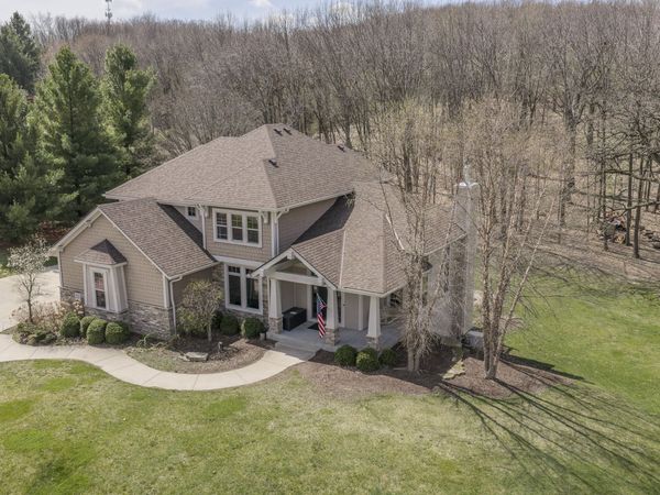 W328S8845 S Oak Tree Dr, Mukwonago, WI 53149