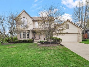 3041 Courtfield Drive, Rochester Hills, MI 48309