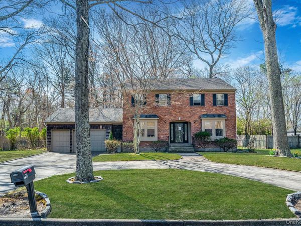 72 W Denis Lane , Coram, NY 11727