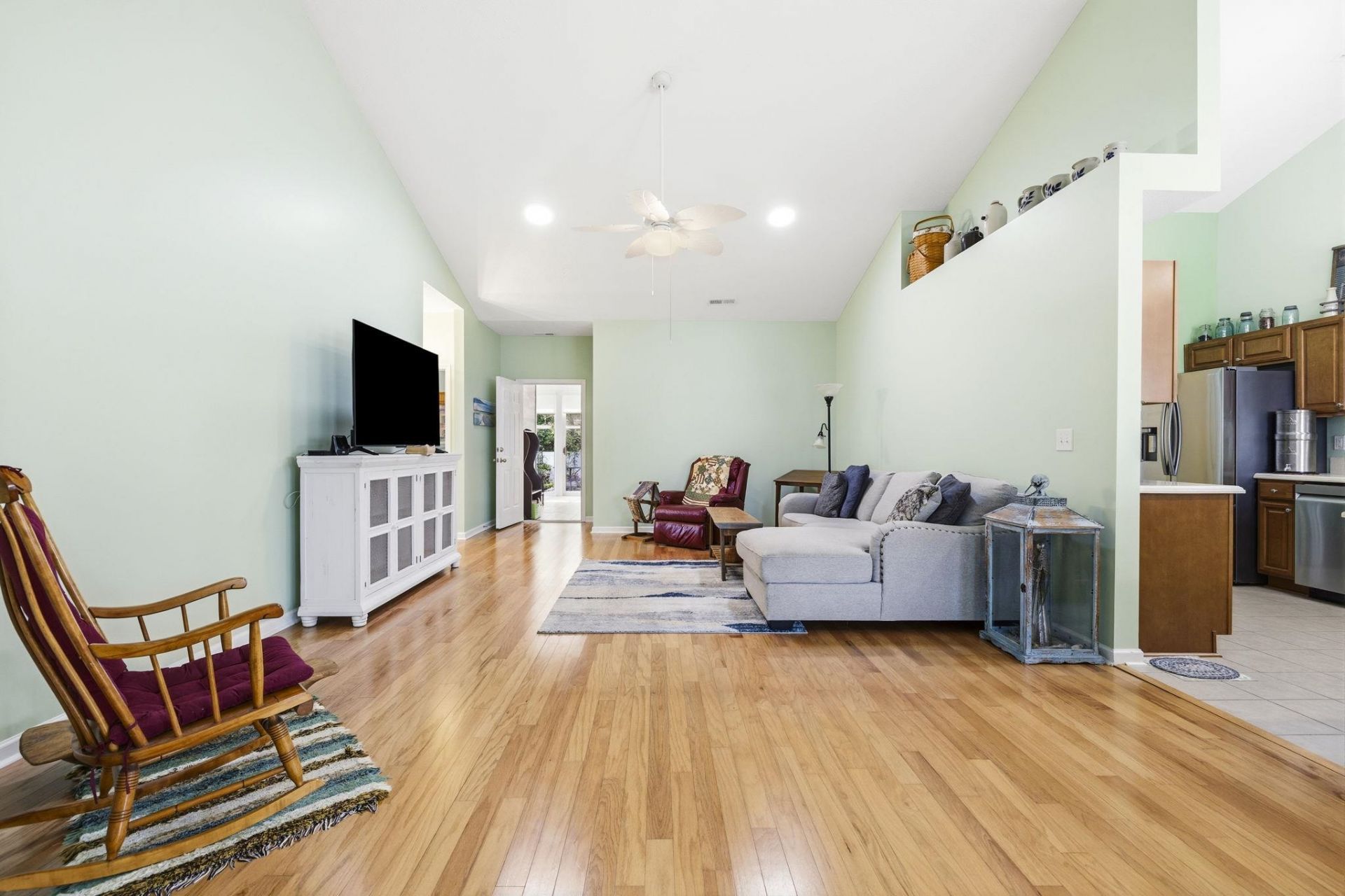 284 Archdale St. Photo 12