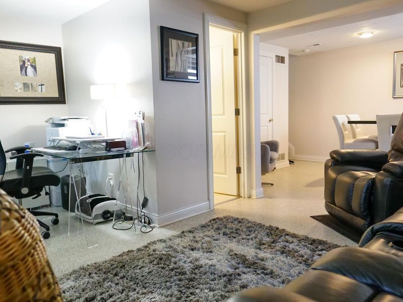 3356 E Bodman Drive, Columbus, OH 43219 Photo 4