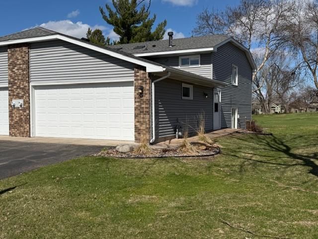 7176 218th Street N, Forest Lake, MN 55025