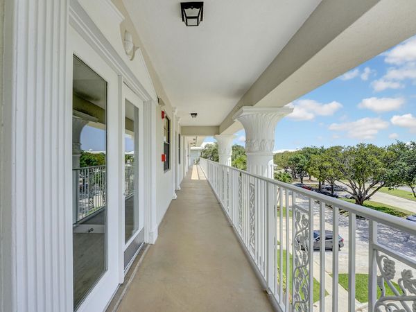 6097 Balboa Circle, Unit 406, Boca Raton, FL 33433
