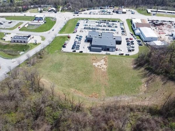 - Morrell Avenue, Connellsville, PA 15425