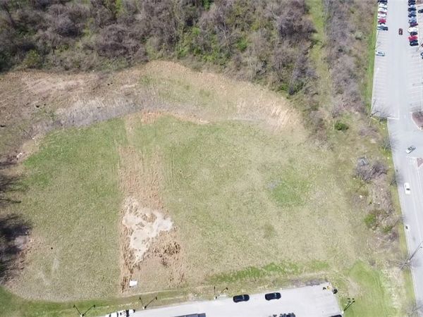 - Morrell Avenue, Connellsville, PA 15425