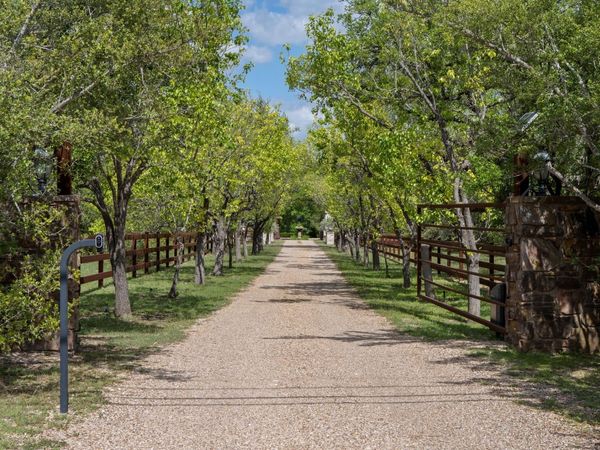 907 Crystal Creek DR , Austin, TX 78746