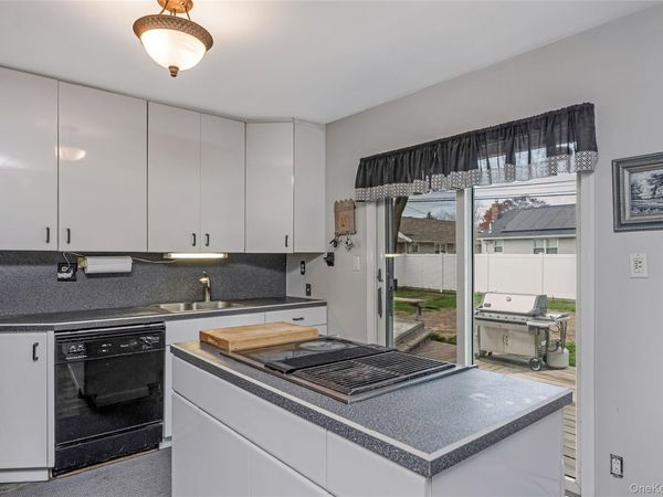 43 W Oak Street , Farmingdale, NY 11735