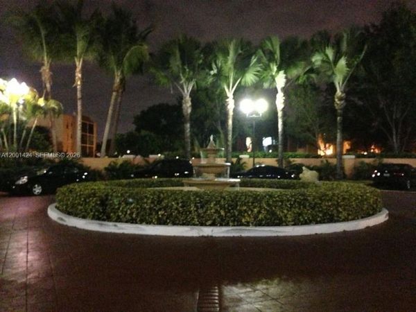 8245 Lake Dr , Unit 301, Doral, FL 33166