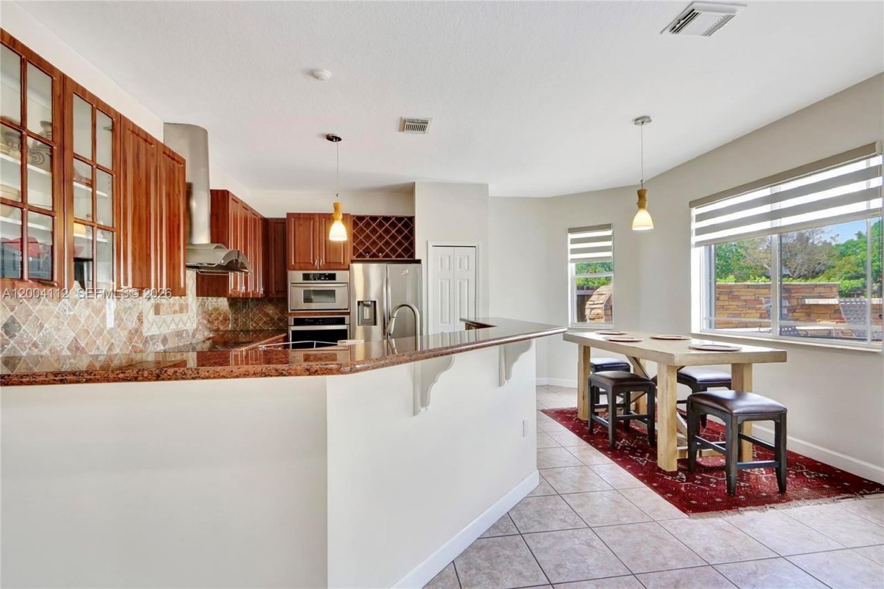 6502 SW 162nd Ct , Miami, FL 33193 Photo