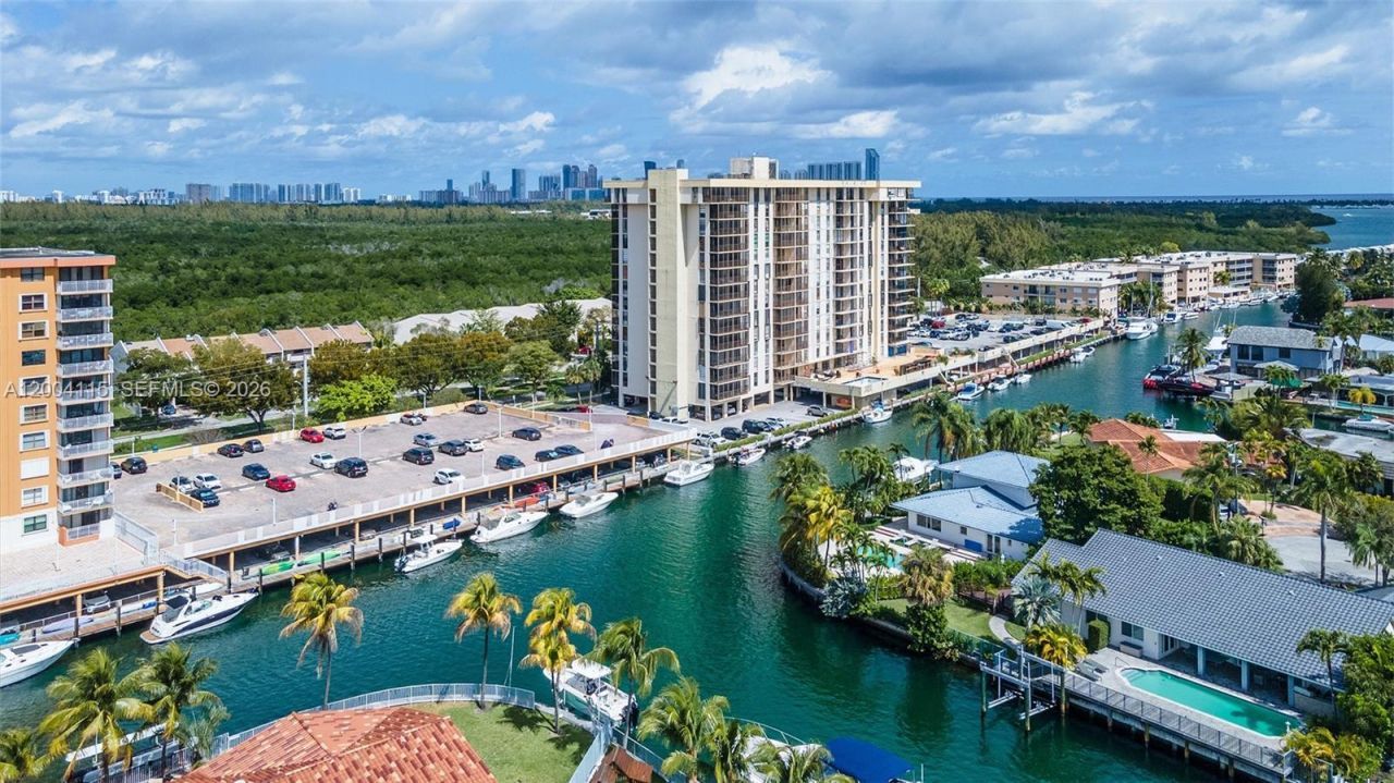 2500 NE 135th St , Unit B506, North Miami, FL 33181 Photo