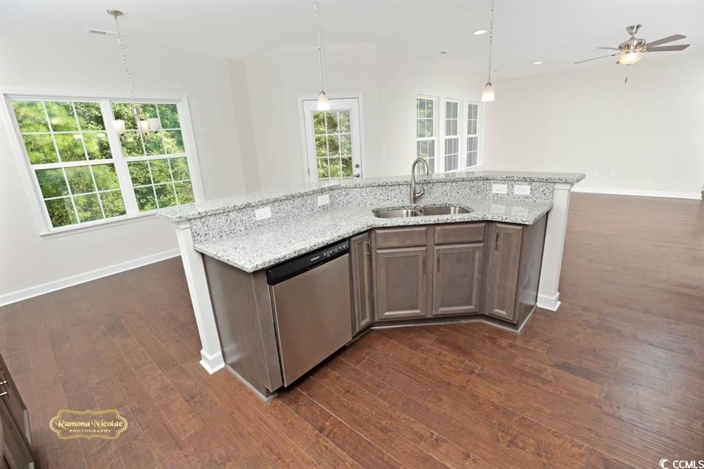 2792 Desert Rose St. Photo 8