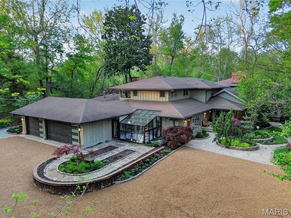 57 Log Cabin Drive , Ladue, MO 63124