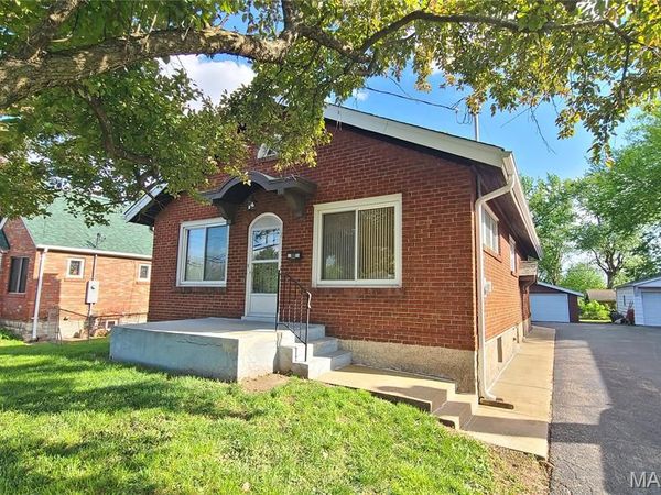 6104 Heege Road, Unincorporated, MO 63123