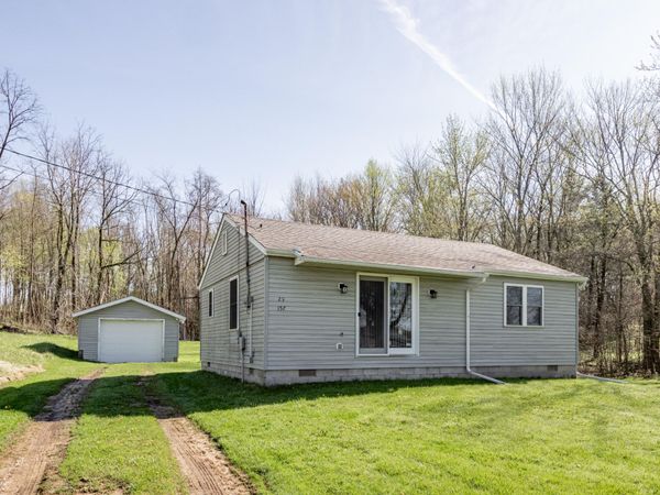 157 Peterson Drive, Gobles, MI 49055