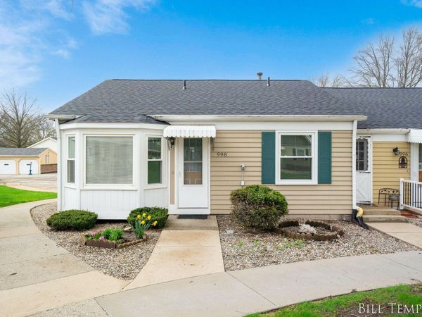 998 Village Lane, Jenison, MI 49428